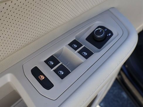 Certified 2025 Volkswagen Atlas SEL image 11