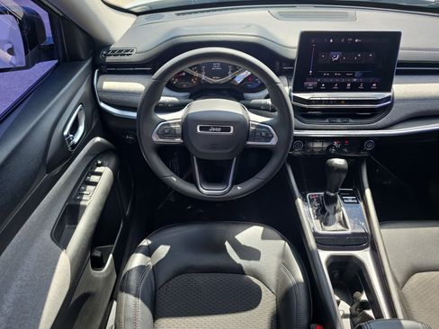 Used 2022 Jeep Compass Latitude FWD image 19