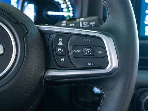 Used 2025 Jeep Wrangler Unlimited Sahara image 20