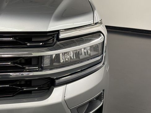 Used 2023 Ford Expedition Limited AWD/4WD image 12