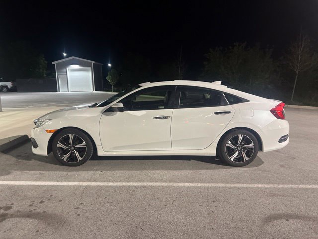 Used 2018 Honda Civic Touring image 4