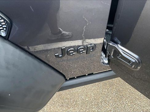Used 2022 Jeep Wrangler Unlimited Sport AWD/4WD image 8
