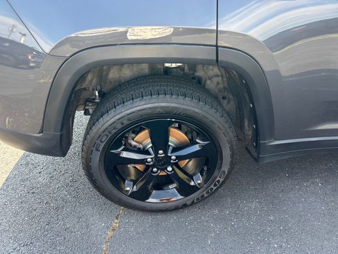 Used 2022 Jeep Grand Cherokee Altitude AWD/4WD image 29
