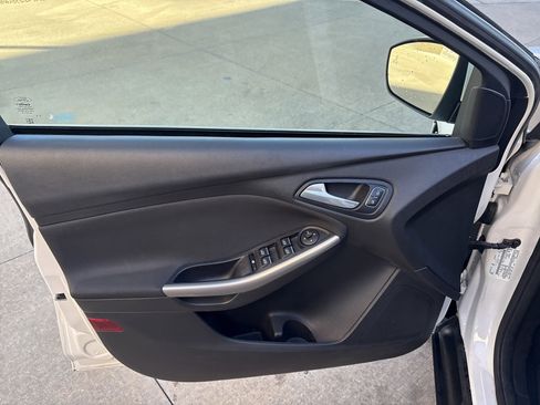 Used 2016 Ford Focus Titanium w/ Titanium Technology Package image 14