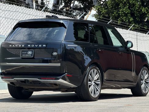 Used 2023 Land Rover Range Rover SE AWD/4WD image 9