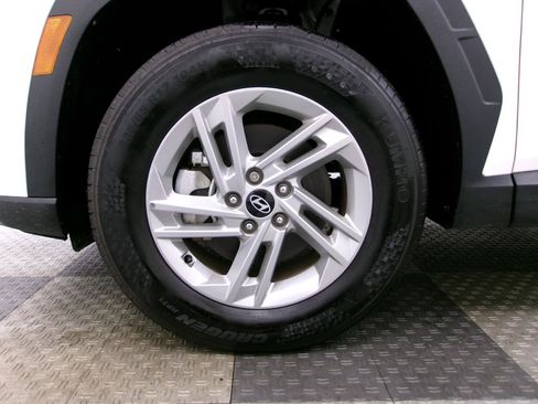 Used 2025 Hyundai Tucson SE AWD/4WD image 16