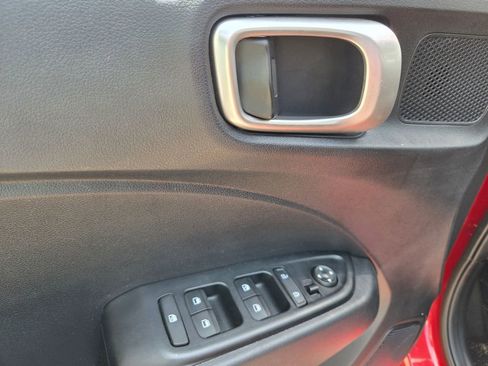 Used 2025 Hyundai Venue SEL FWD image 6