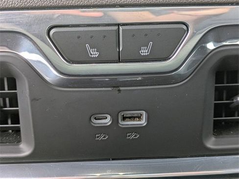 Used 2024 GMC Sierra 2500 SLT w/ SLT Premium Package image 15