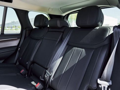 Used 2024 Land Rover Range Rover SE image 41