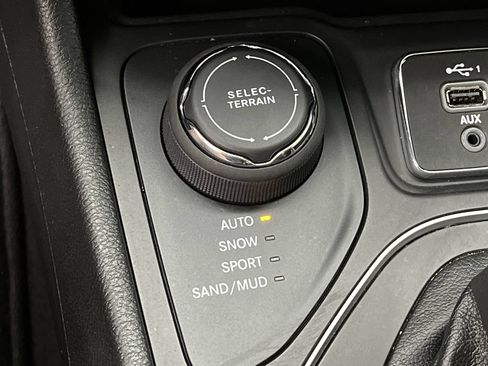 Used 2022 Jeep Cherokee Latitude Lux AWD/4WD image 16