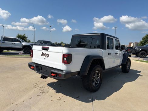 Used 2024 Jeep Gladiator Mojave w/ Convenience Group AWD/4WD image 5