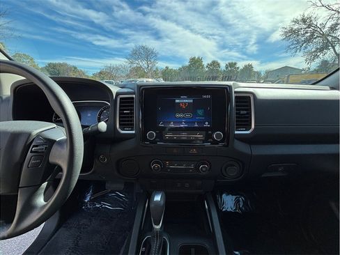 Used 2022 Nissan Frontier SV image 11