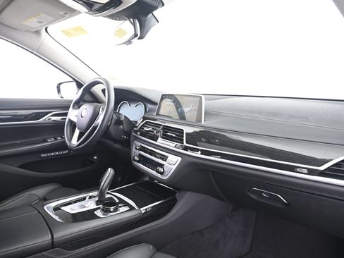 Used 2018 BMW 750i xDrive AWD/4WD image 22