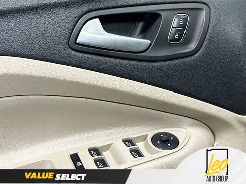 Used 2017 Ford Escape SE w/ SE Leather Comfort Package FWD image 18