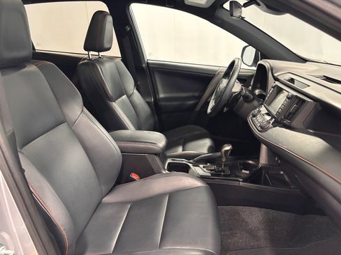 Used 2017 Toyota RAV4 SE w/ Advanced Technology Package image 19