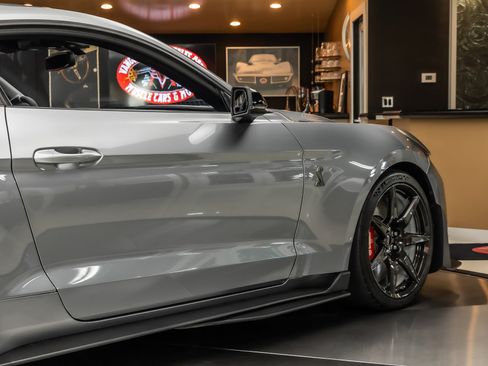 Used 2020 Ford Mustang Shelby GT500 w/ Carbon Fiber Track Pack RWD image 40