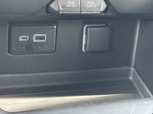 Used 2023 GMC Yukon SLE AWD/4WD image 22