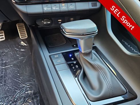 Used 2025 Hyundai Elantra Sport FWD image 21