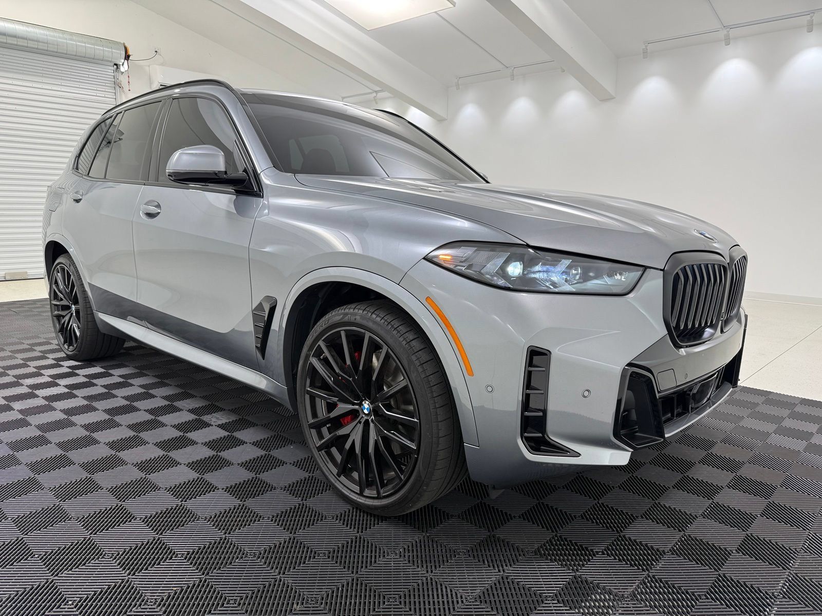 Used 2026 BMW X5 xDrive40i w/ M Sport Package AWD/4WD image 1
