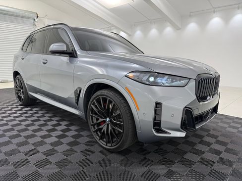 Used 2026 BMW X5 xDrive40i w/ M Sport Package AWD/4WD image 1