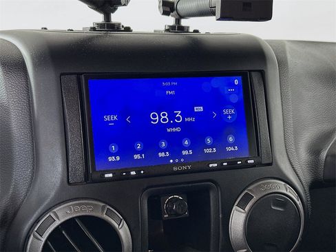 Used 2018 Jeep Wrangler Sport image 13