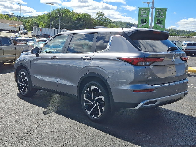 Used 2023 Mitsubishi Outlander SE AWD/4WD image 4