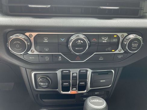 New 2025 Jeep Gladiator Sport AWD/4WD image 15