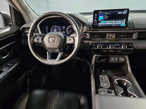 Used 2024 Honda Pilot Touring image 9