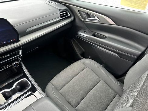 Used 2024 Chevrolet Traverse LT image 22