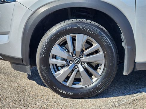 Used 2025 Nissan Pathfinder SV image 7