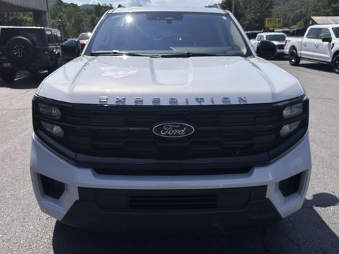 Used 2025 Ford Expedition Max Active AWD/4WD image 3