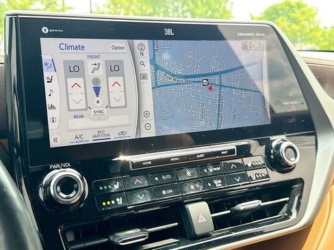 Used 2021 Toyota Highlander Platinum image 28