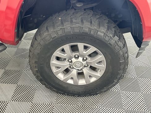 Used 2019 Toyota Tacoma SR5 RWD image 11