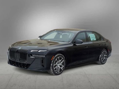 New 2025 BMW 760i xDrive w/ Executive Package image 4