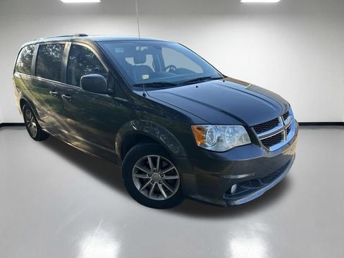 Used 2019 Dodge Grand Caravan SXT FWD image 2