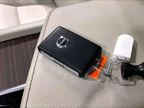 Certified 2022 Volvo XC60 B5 Momentum w/ Climate Package image 12