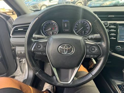 Used 2019 Toyota Camry SE FWD image 12