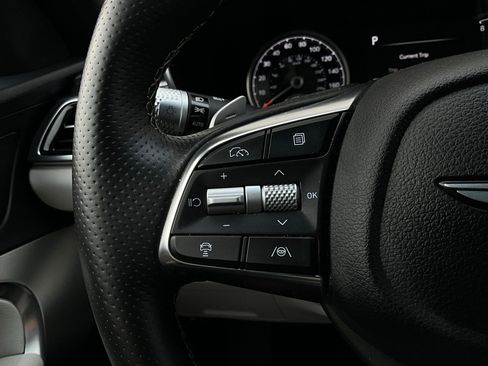 Used 2025 Genesis G70 2.5T image 36