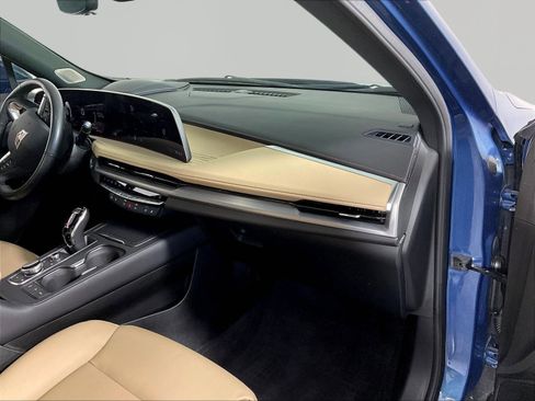 Used 2025 Cadillac XT4 Premium Luxury w/ Technology Package AWD/4WD image 26