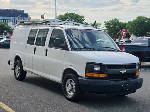 Used 2015 Chevrolet Express 2500 RWD image 3