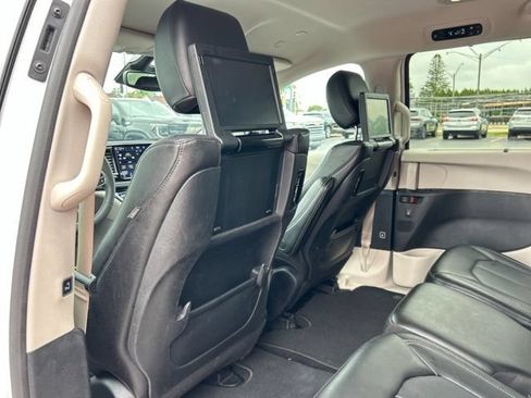 Used 2024 Chrysler Pacifica Touring-L w/ Uconnect Theater Family Group FWD image 22