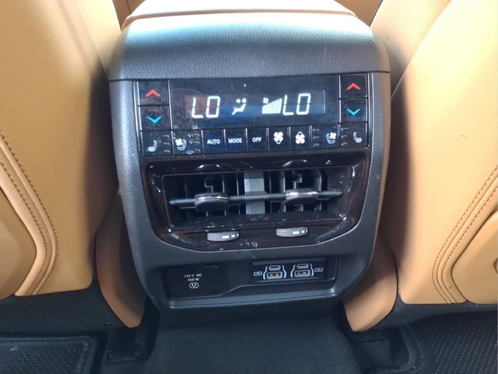 Used 2023 Jeep Grand Cherokee Summit AWD/4WD image 17