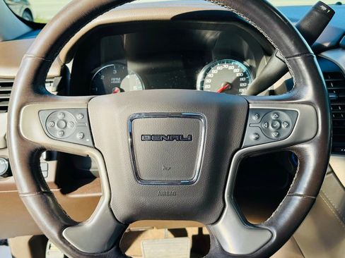 Used 2019 GMC Yukon Denali w/ Denali Ultimate Package image 11
