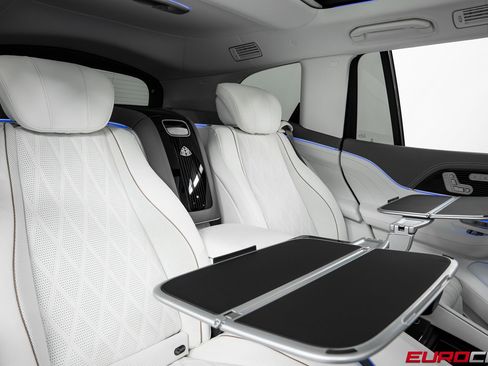 Used 2025 Mercedes-Benz Maybach GLS 600 4MATIC image 39