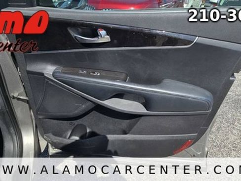 Used 2018 Kia Sorento L FWD image 18