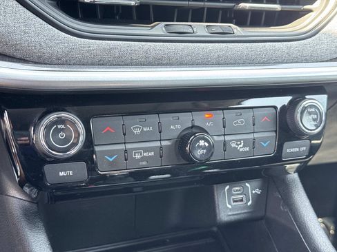 Certified 2022 Jeep Compass Latitude w/ Sun and Sound Group AWD/4WD image 16