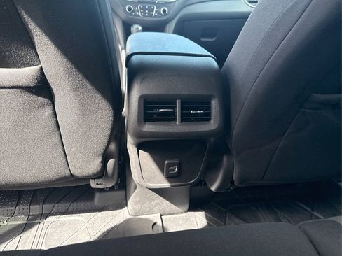 Used 2020 Chevrolet Equinox LT w/ Driver Convenience Package AWD/4WD image 18