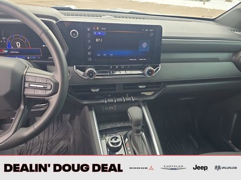 Used 2024 Chevrolet Colorado Trail Boss w/ Technology Package AWD/4WD image 18
