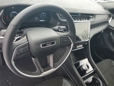 New 2025 Jeep Grand Cherokee L Altitude image 20