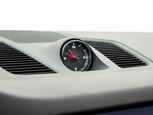 Certified 2023 Porsche Cayenne Platinum Edition image 17